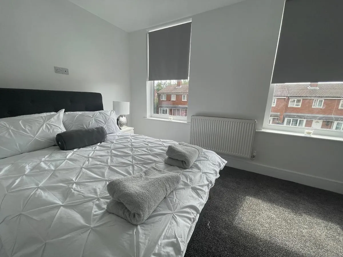 5 Bedroom House With Free Parking Liverpool