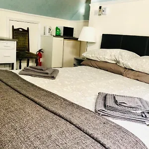 Ac Hideout Apartment Rochford