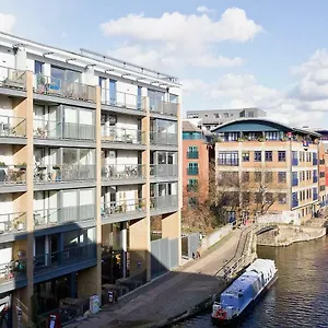 Modern In Central Homestay London